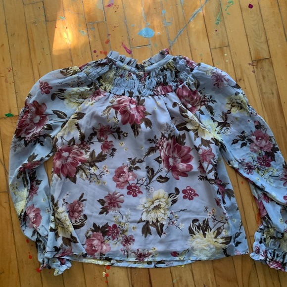 En sainson floral blouse with rushing - Picture 6 of 6